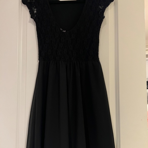 Lace and Chiffon Dress - Picture 2 of 2